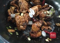 香菇炖鸡的做法图解12