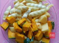 炖土豆窝瓜豆角的做法图解2
