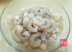 西蓝花炒虾仁的做法图解1