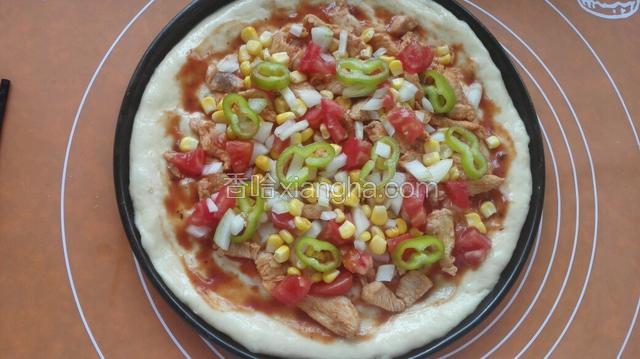 然后放入鸡肉与蔬菜！