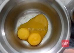 芝麻奶油蛋糕卷的做法图解1