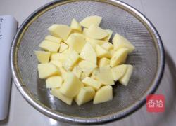土豆炖鸡翅根的做法图解3