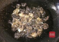 韭菜苔炒木耳的做法图解3