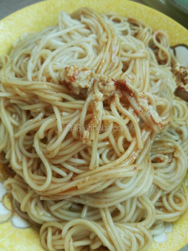 拌好调料及腐乳