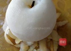 冰糖百合雪梨盅的做法图解2