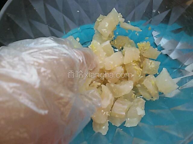 用手抓匀