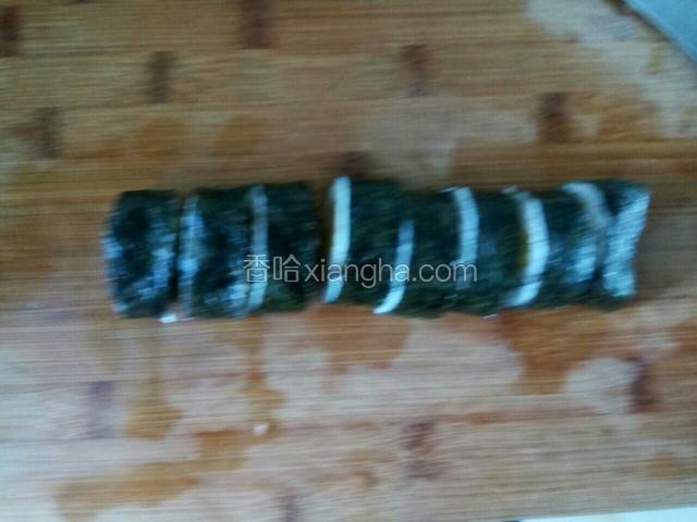 切的时候，每切一刀沾一下水，速度要快，切成大约1.5cm的段