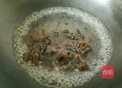 黄瓜拌木耳的做法图解2