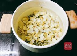 绿豆薏仁百合粥的做法图解2