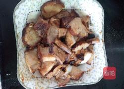 土豆蒜子烧扣肉的做法图解1