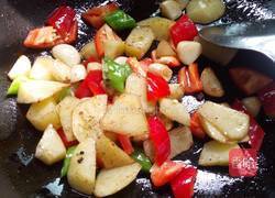 土豆蒜子烧扣肉的做法图解6