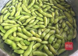 水煮毛豆的做法图解1