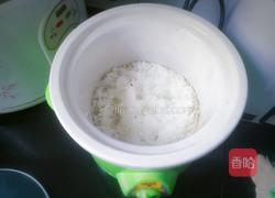 红烧仔鸡煲仔饭的做法图解1