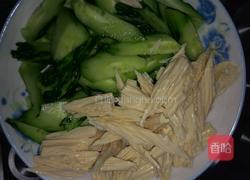 腐竹瓜片的做法图解2