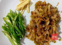 肉丝青椒炒榨菜的做法图解3