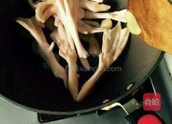 红烧鸭掌的做法图解2