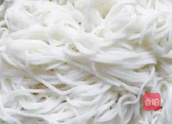 Illustration of how to make Dai-style hand-caught fish rice noodles 9