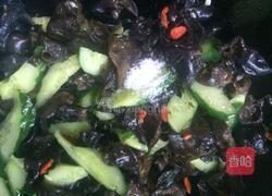 黄瓜炒木耳的做法图解8