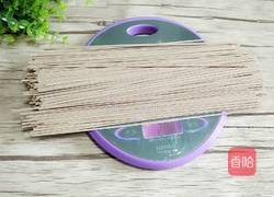 凉拌荞麦面的做法图解1