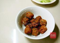 黄瓜圈炒鱼丸的做法图解2