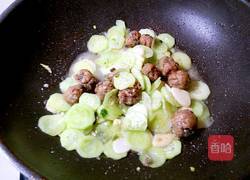黄瓜圈炒鱼丸的做法图解10
