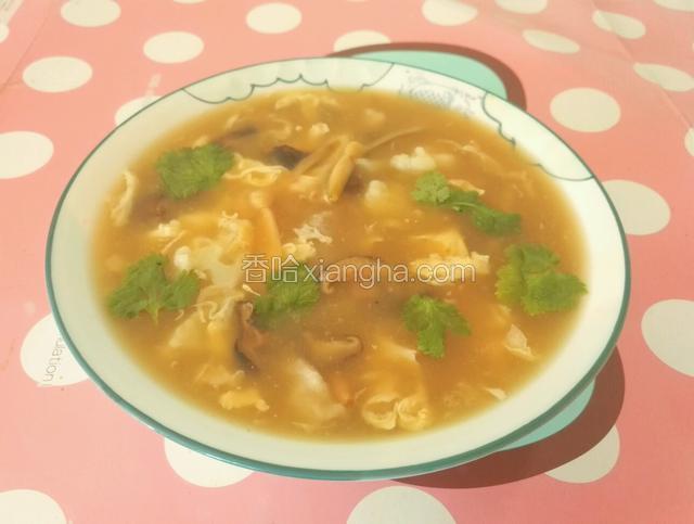 出锅装盘洒香菜和少许胡椒粉