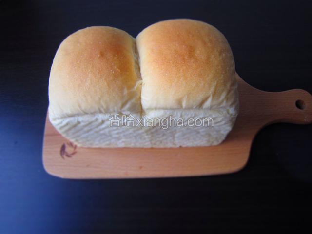 烤箱预热190度，烤35分钟左右，中途上色加盖锡纸，烤好后马上脱模冷却，密封保存