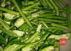 五花肉炒豇豆的做法图解1