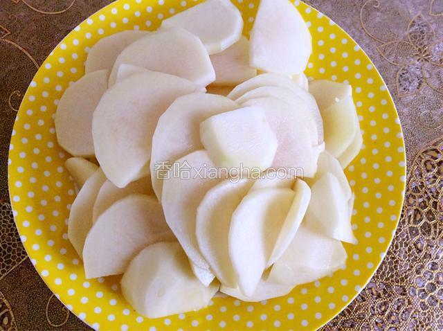 土豆去皮洗净切成片
