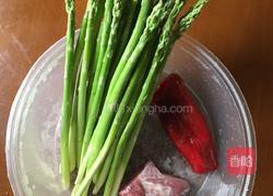 辣椒炒芦笋的做法图解1