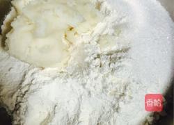 蛋黄酥月饼简单版的做法图解2