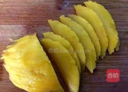 芒果玫瑰花的做法图解2