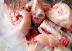 闷猪蹄的做法图解1