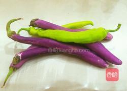 青椒炒茄子的做法图解1