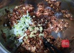 猪肉茴香馅包子的做法图解2