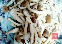 清炒蟹味菇的做法图解2