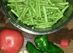 番茄炒豇豆的做法图解1