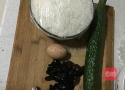 鸡蛋木耳黄瓜炒饭的做法图解1