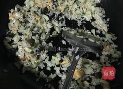 鸡蛋木耳黄瓜炒饭的做法图解6