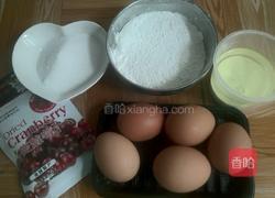 蔓越莓中空戚风的做法图解1