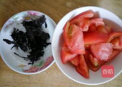 呛锅番茄紫菜蛋花汤的做法图解2