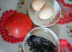 呛锅番茄紫菜蛋花汤的做法图解1