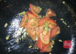 呛锅番茄紫菜蛋花汤的做法图解5