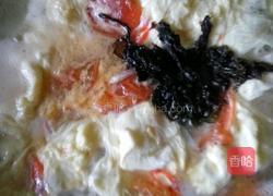 呛锅番茄紫菜蛋花汤的做法图解7