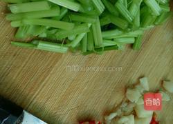 芹菜鸡蛋炒粉的做法图解2