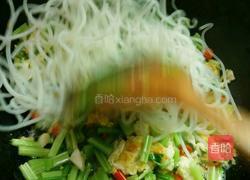 芹菜鸡蛋炒粉的做法图解7