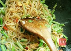 芹菜鸡蛋炒粉的做法图解8