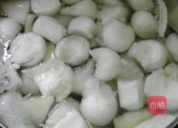 虾仁红菇冬瓜汤的做法图解3