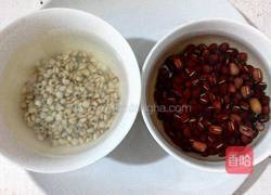 红豆薏米桂圆汤的做法图解1