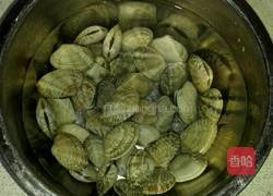 爆炒花甲的做法图解1